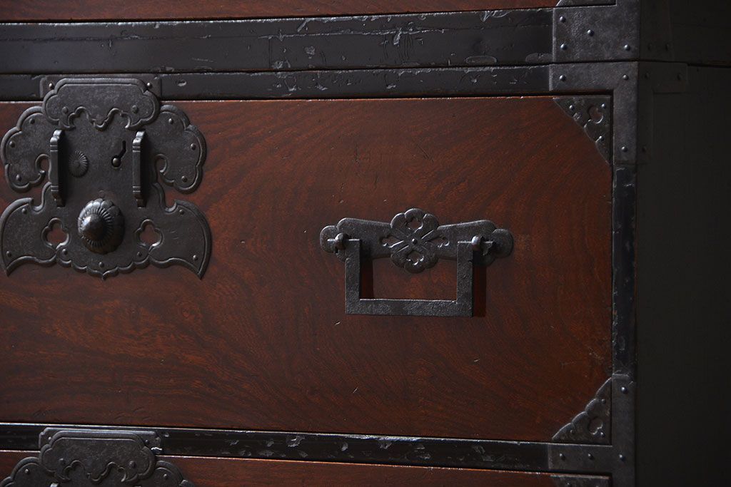 アンティーク家具　アンティーク 前面欅材!味わい深い角手庄内箪笥(時代箪笥)