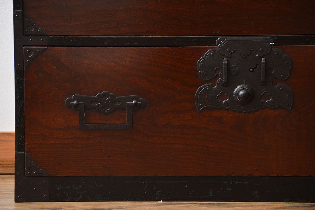 アンティーク家具　アンティーク 前面欅材!味わい深い角手庄内箪笥(時代箪笥)