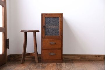 アンティーク家具　アンティーク 古いナラ材のダイヤガラス入り縦型収納棚(引き出し)
