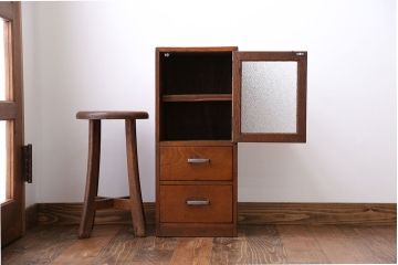 アンティーク家具　アンティーク 古いナラ材のダイヤガラス入り縦型収納棚(引き出し)