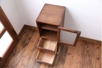 アンティーク家具　アンティーク 古いナラ材のダイヤガラス入り縦型収納棚(引き出し)