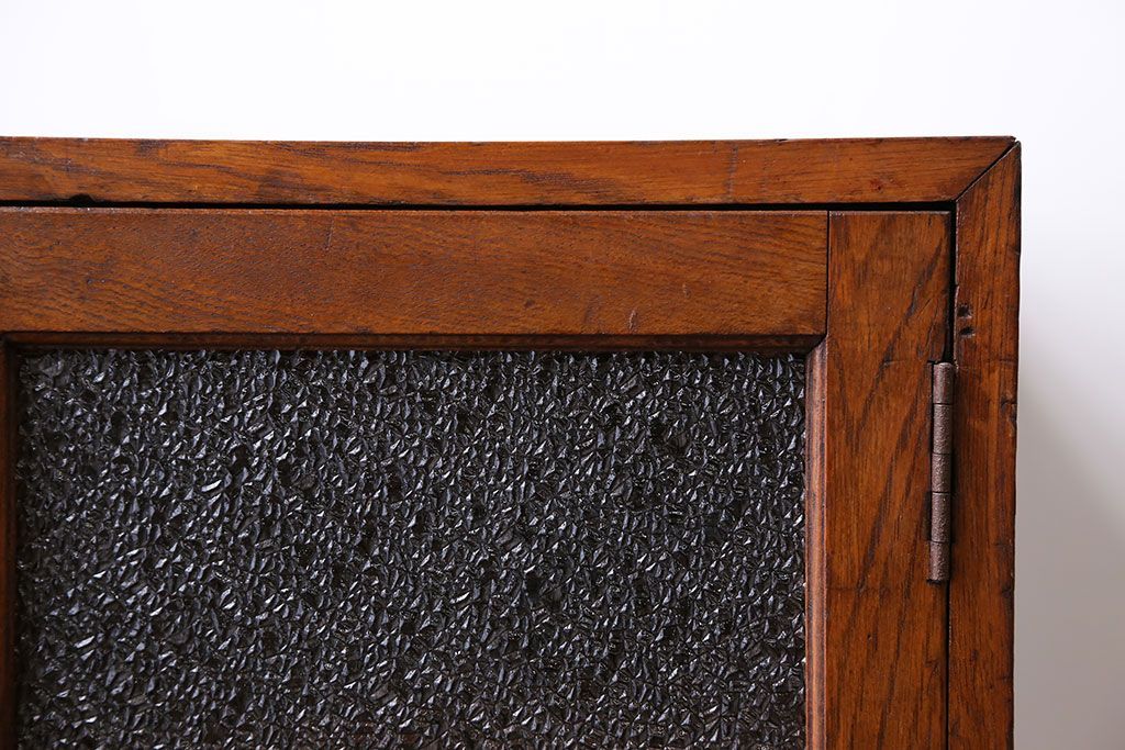 アンティーク家具　アンティーク 古いナラ材のダイヤガラス入り縦型収納棚(引き出し)