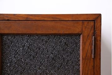 アンティーク家具　アンティーク 古いナラ材のダイヤガラス入り縦型収納棚(引き出し)