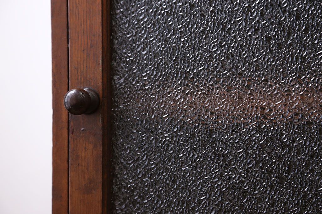 アンティーク家具　アンティーク 古いナラ材のダイヤガラス入り縦型収納棚(引き出し)