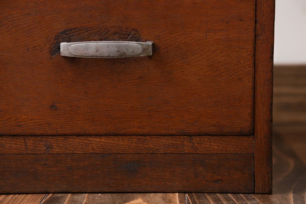 アンティーク家具　アンティーク 古いナラ材のダイヤガラス入り縦型収納棚(引き出し)