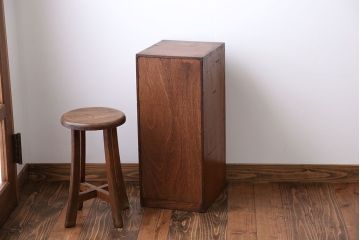 アンティーク家具　アンティーク 古いナラ材のダイヤガラス入り縦型収納棚(引き出し)