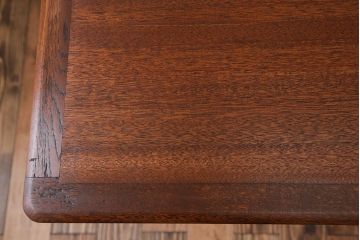 アンティーク家具　アンティークペイント モールガラス入りのシックな食器棚(キッチンキャビネット)