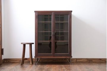 アンティーク家具　アンティーク 古い木のシンプルな鉄脚収納棚(キャビネット)