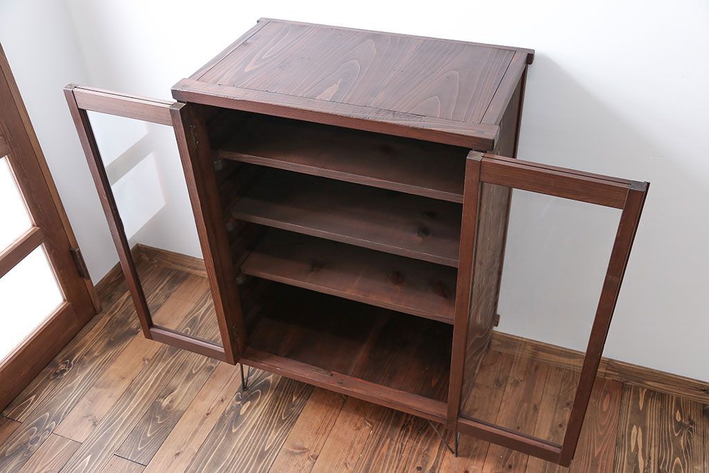 アンティーク家具　アンティーク 古い木のシンプルな鉄脚収納棚(キャビネット)