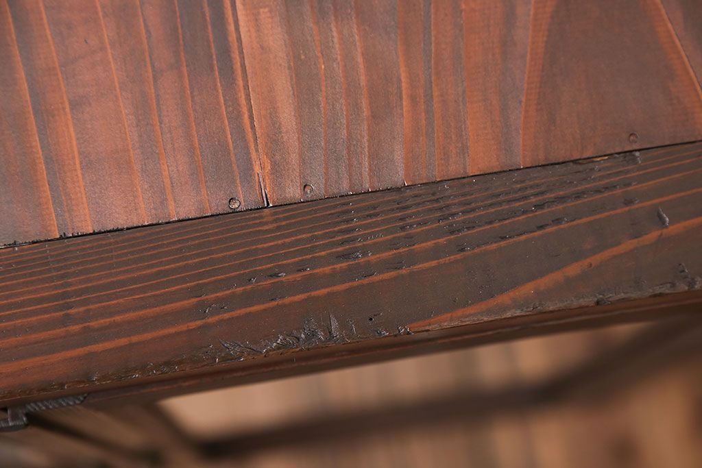 アンティーク家具　アンティーク 古い木のシンプルな鉄脚収納棚(キャビネット)