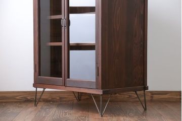 アンティーク家具　アンティーク 古い木のシンプルな鉄脚収納棚(キャビネット)