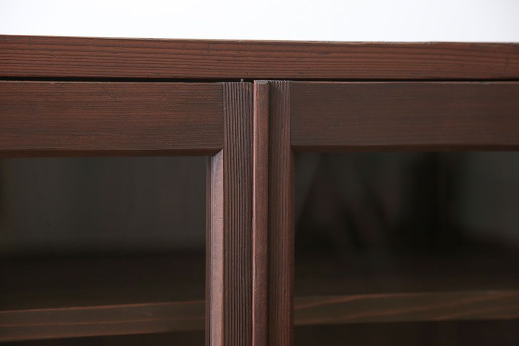 アンティーク家具　アンティーク 古い木のシンプルな鉄脚収納棚(キャビネット)