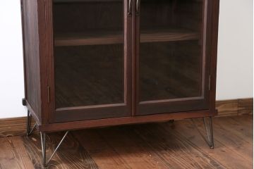 アンティーク家具　アンティーク 古い木のシンプルな鉄脚収納棚(キャビネット)