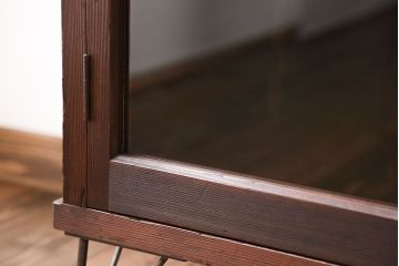 アンティーク家具　アンティーク 古い木のシンプルな鉄脚収納棚(キャビネット)