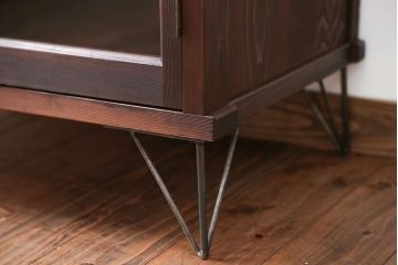 アンティーク家具　アンティーク 古い木のシンプルな鉄脚収納棚(キャビネット)