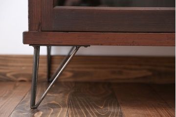 アンティーク家具　アンティーク 古い木のシンプルな鉄脚収納棚(キャビネット)