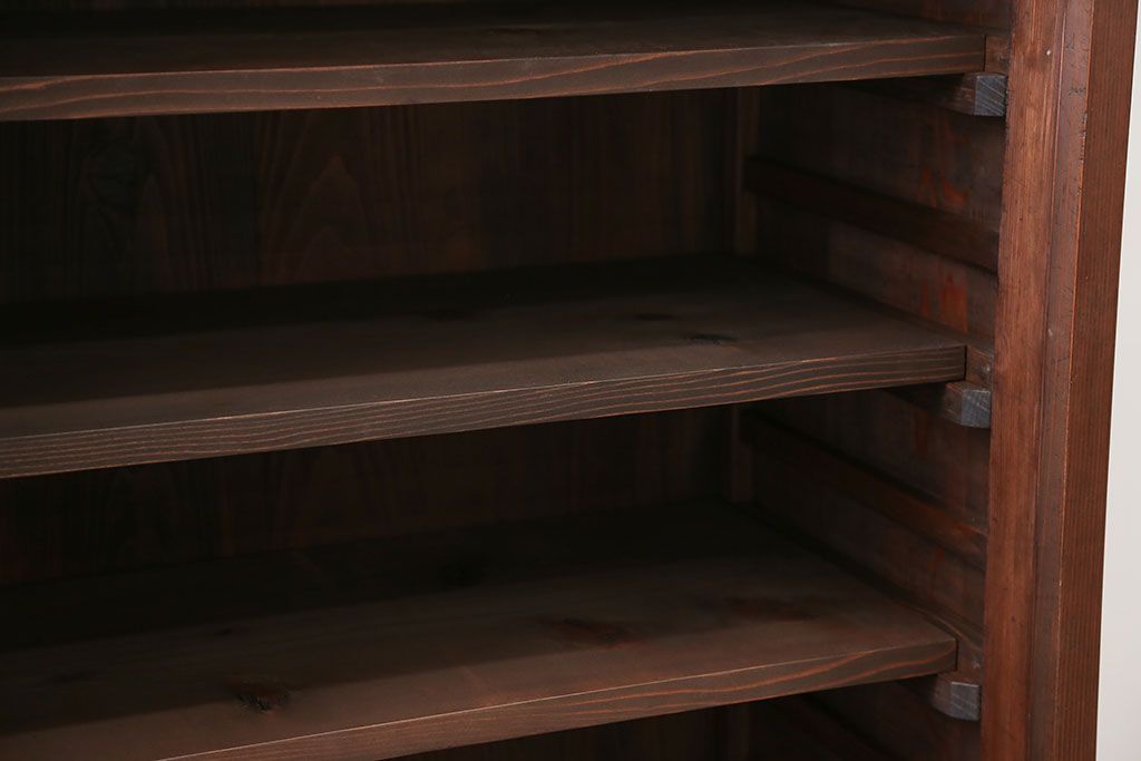 アンティーク家具　アンティーク 古い木のシンプルな鉄脚収納棚(キャビネット)