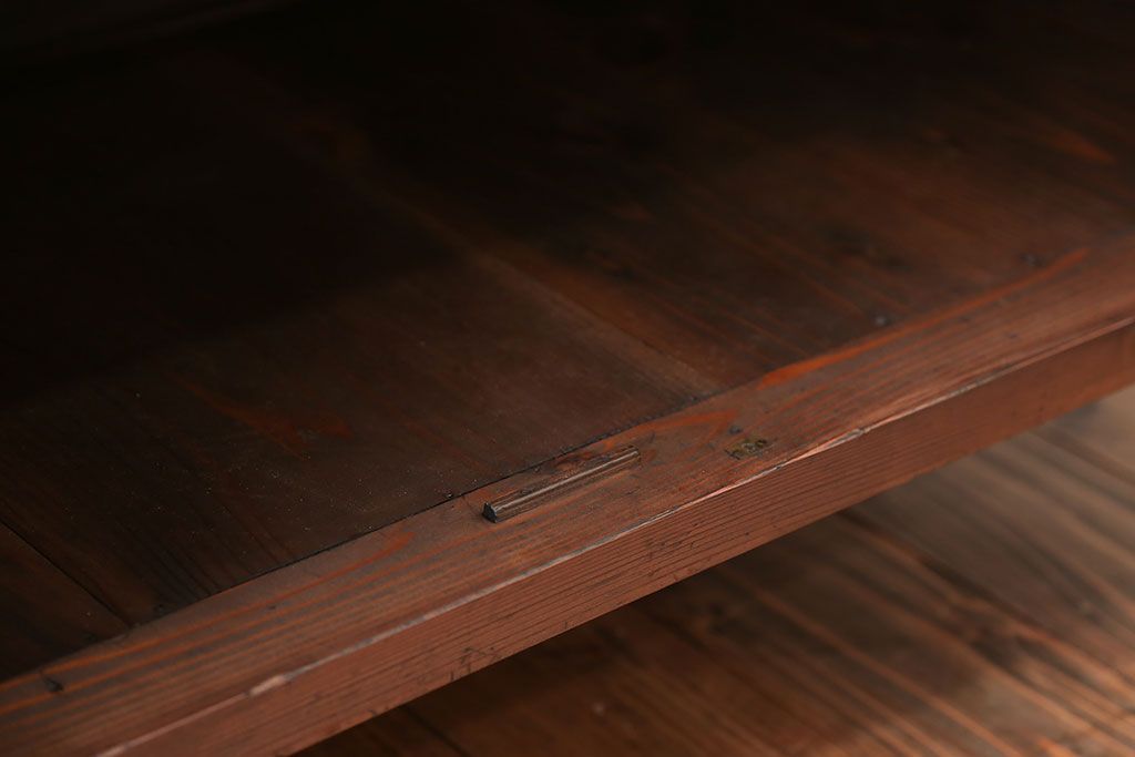 アンティーク家具　アンティーク 古い木のシンプルな鉄脚収納棚(キャビネット)