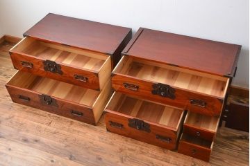 アンティーク家具　アンティーク 前面欅材の漆のキレイな庄内箪笥(時代箪笥)