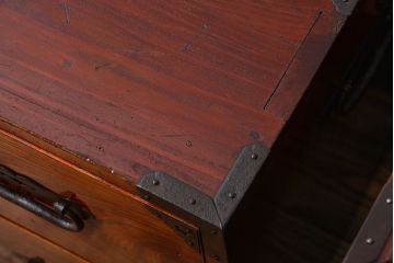 アンティーク家具　アンティーク 前面欅材の漆のキレイな庄内箪笥(時代箪笥)