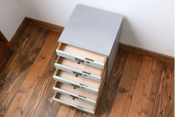 アンティーク家具　アンティークペイント ネームプレート取っ手の5段小引き出し