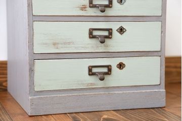 アンティーク家具　アンティークペイント ネームプレート取っ手の5段小引き出し