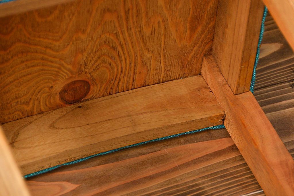 アンティーク家具　古い欅(ケヤキ)材のアンティーク角スツール(椅子)