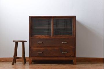 アンティーク家具　古民具・骨董 アンティーク モールガラス入り脚付きチェスト(収納棚、サイドボード)