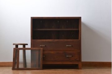 アンティーク家具　古民具・骨董 アンティーク モールガラス入り脚付きチェスト(収納棚、サイドボード)