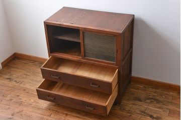 アンティーク家具　古民具・骨董 アンティーク モールガラス入り脚付きチェスト(収納棚、サイドボード)