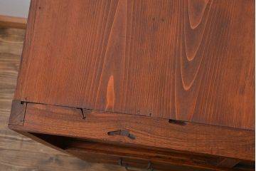 アンティーク家具　古民具・骨董 アンティーク モールガラス入り脚付きチェスト(収納棚、サイドボード)