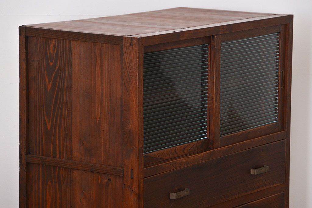 アンティーク家具　古民具・骨董 アンティーク モールガラス入り脚付きチェスト(収納棚、サイドボード)