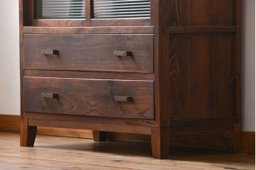 アンティーク家具　古民具・骨董 アンティーク モールガラス入り脚付きチェスト(収納棚、サイドボード)