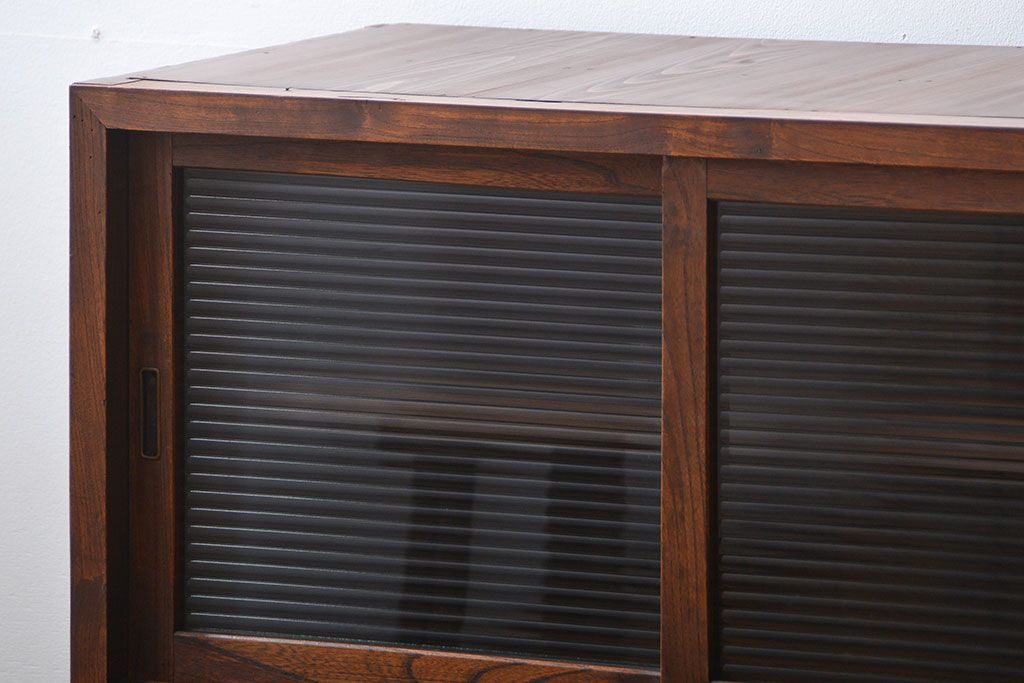 アンティーク家具　古民具・骨董 アンティーク モールガラス入り脚付きチェスト(収納棚、サイドボード)