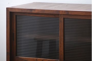 アンティーク家具　古民具・骨董 アンティーク モールガラス入り脚付きチェスト(収納棚、サイドボード)