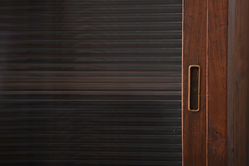 アンティーク家具　古民具・骨董 アンティーク モールガラス入り脚付きチェスト(収納棚、サイドボード)