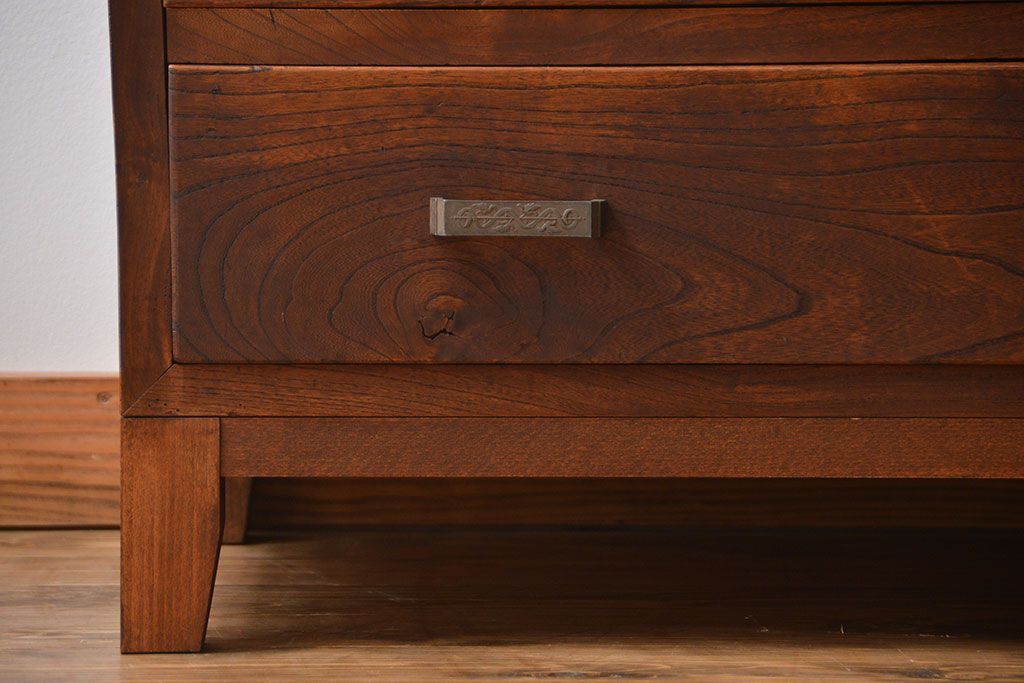 アンティーク家具　古民具・骨董 アンティーク モールガラス入り脚付きチェスト(収納棚、サイドボード)