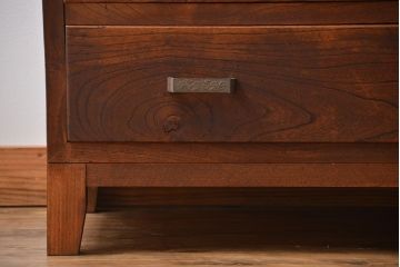 アンティーク家具　古民具・骨董 アンティーク モールガラス入り脚付きチェスト(収納棚、サイドボード)