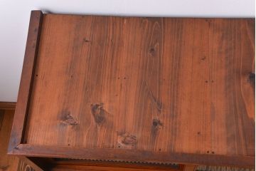 アンティーク家具　アンティーク モールガラス入の脚付き収納棚(食器棚、戸棚)