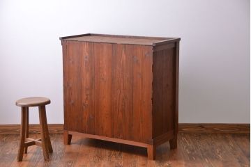 アンティーク家具　アンティーク モールガラス入の脚付き収納棚(食器棚、戸棚)