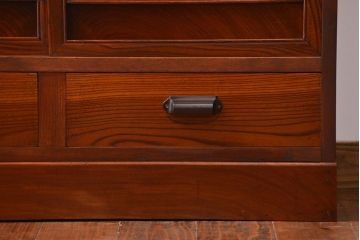 アンティーク家具　古民具・骨董 格子引き戸とモールガラスが素敵な収納棚