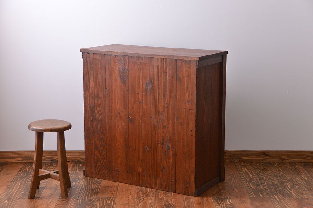 アンティーク家具　古民具・骨董 格子引き戸とモールガラスが素敵な収納棚