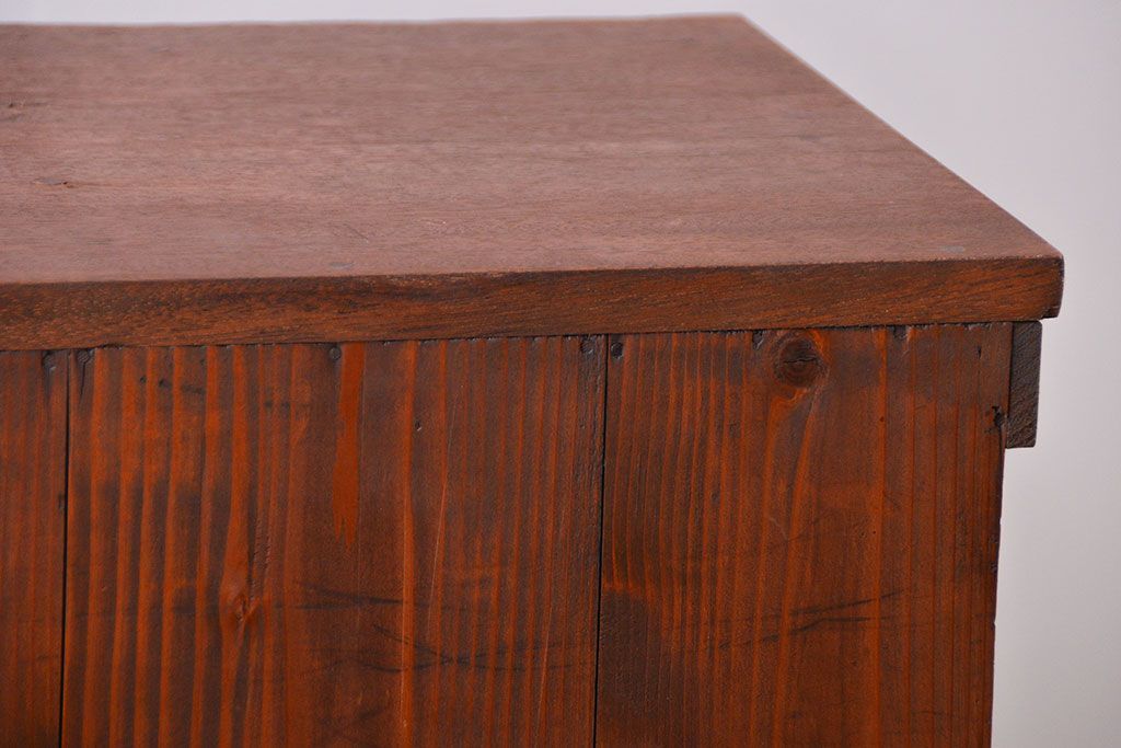 アンティーク家具　古民具・骨董 格子引き戸とモールガラスが素敵な収納棚