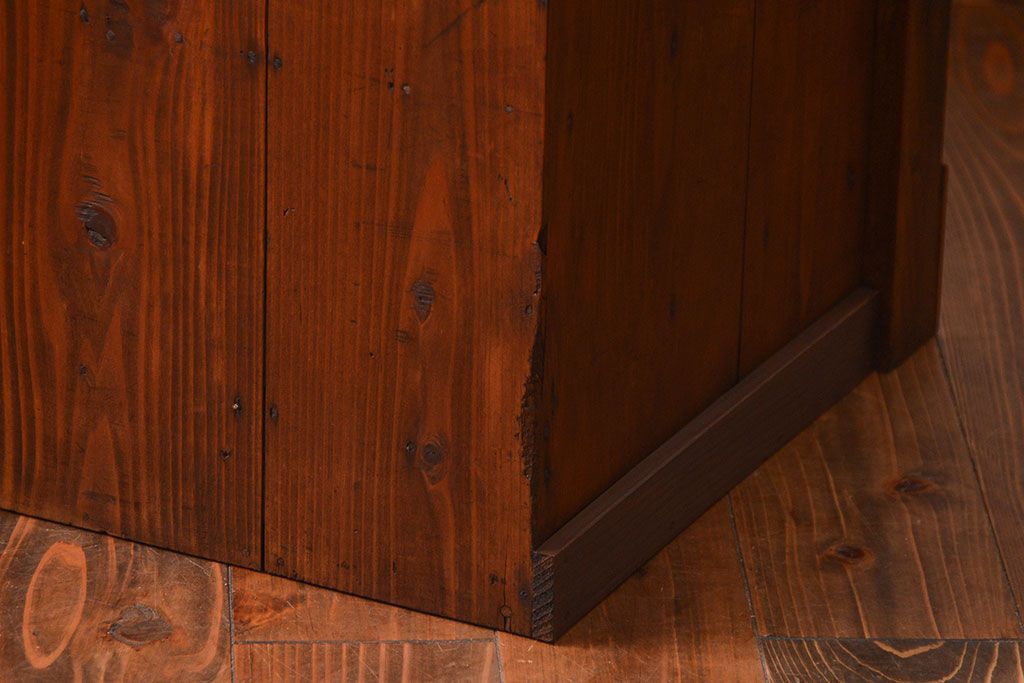 アンティーク家具　古民具・骨董 格子引き戸とモールガラスが素敵な収納棚