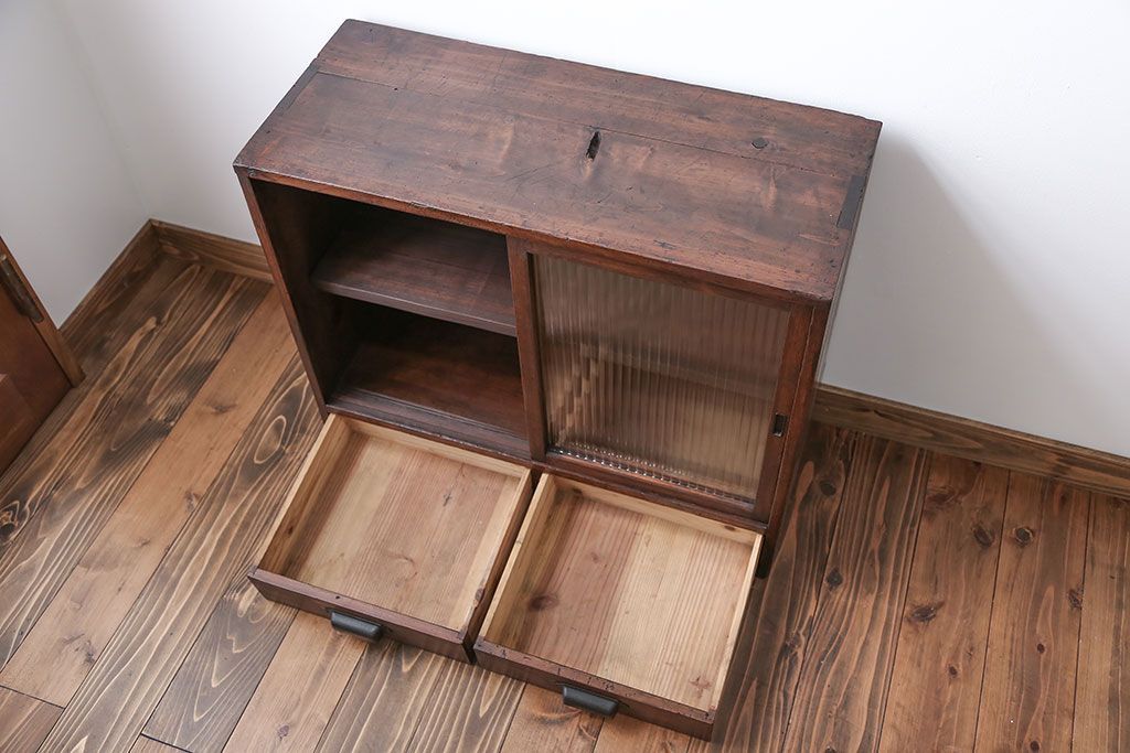 アンティーク家具　アンティーク 古い木の小さなモールガラス収納棚(戸棚)