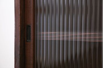 アンティーク家具　アンティーク 古い木の小さなモールガラス収納棚(戸棚)