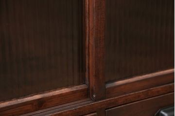 アンティーク家具　アンティーク 古い木の小さなモールガラス収納棚(戸棚)