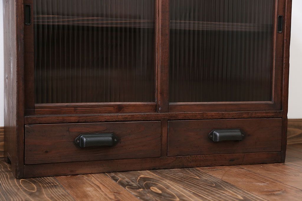 アンティーク家具　アンティーク 古い木の小さなモールガラス収納棚(戸棚)