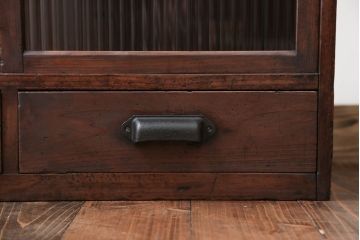 アンティーク家具　アンティーク 古い木の小さなモールガラス収納棚(戸棚)