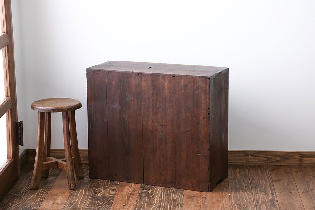 アンティーク家具　アンティーク 古い木の小さなモールガラス収納棚(戸棚)